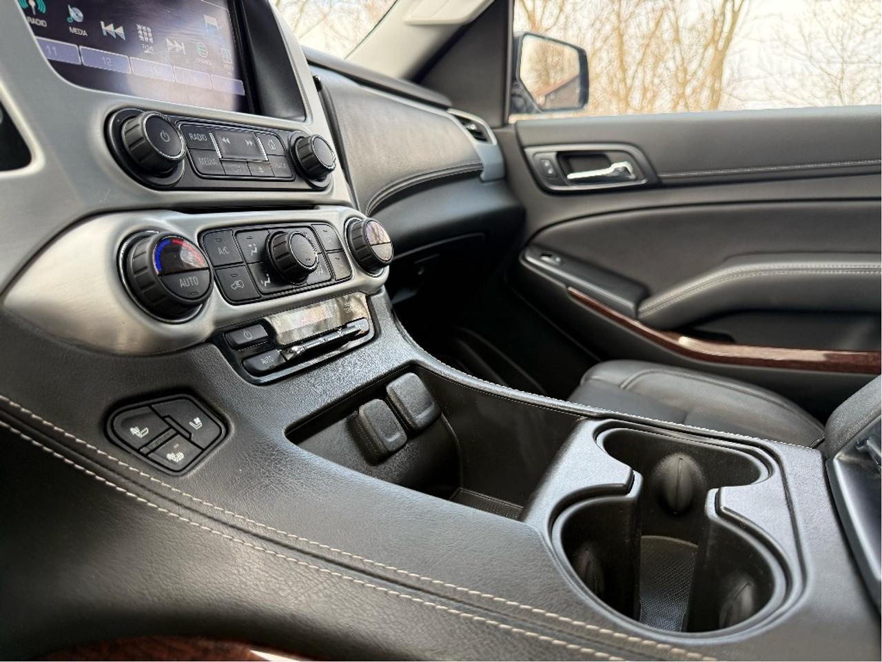 2020 GMC Yukon SLT 7 PASS DRIVER ALERT PKG LEATHER NAV Photo
