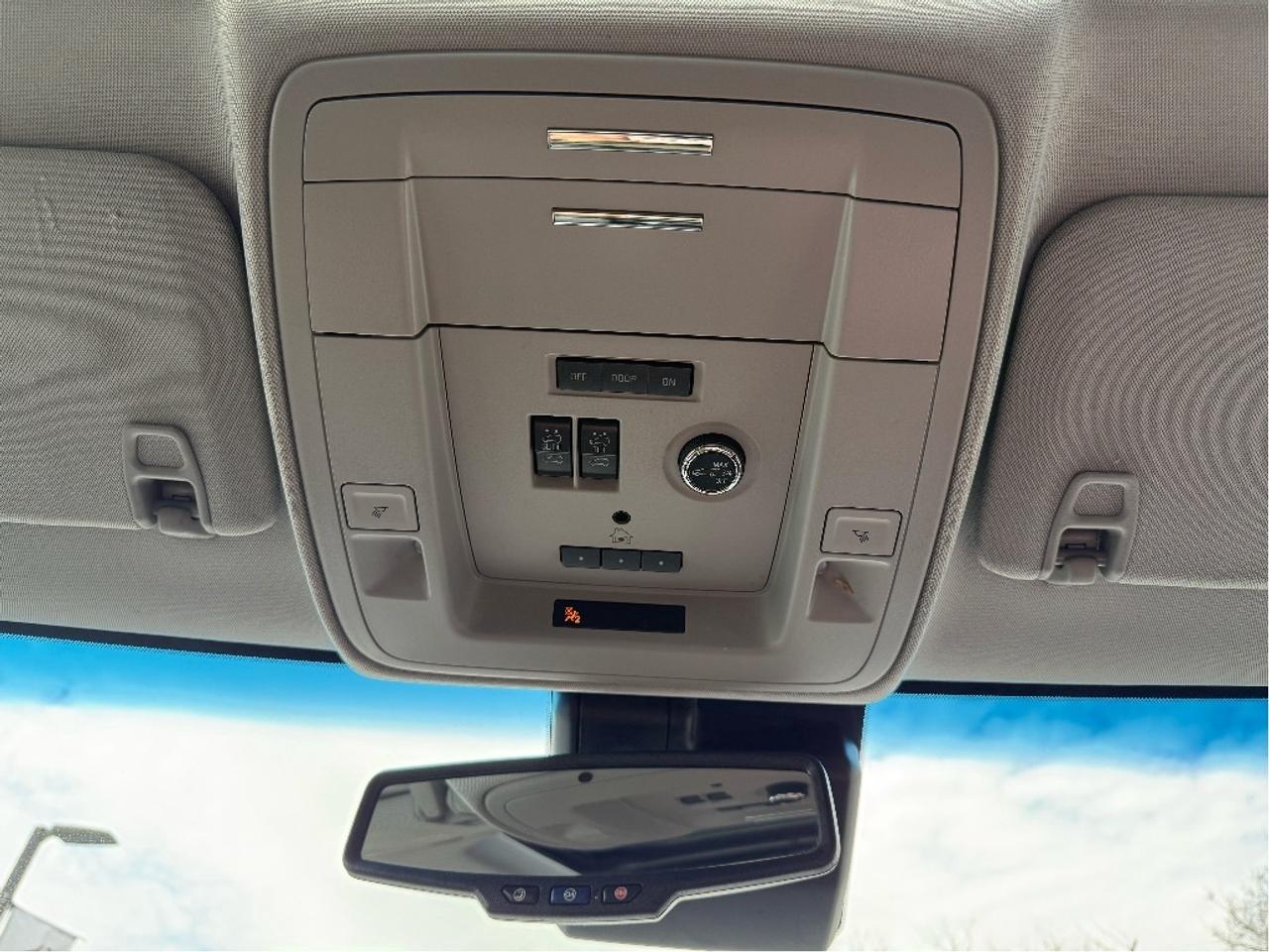 2020 GMC Yukon SLT 7 PASS DRIVER ALERT PKG LEATHER NAV Photo