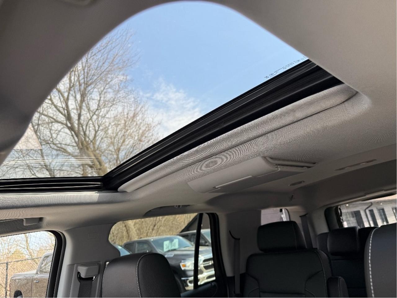 2020 GMC Yukon SLT 7 PASS DRIVER ALERT PKG LEATHER NAV Photo