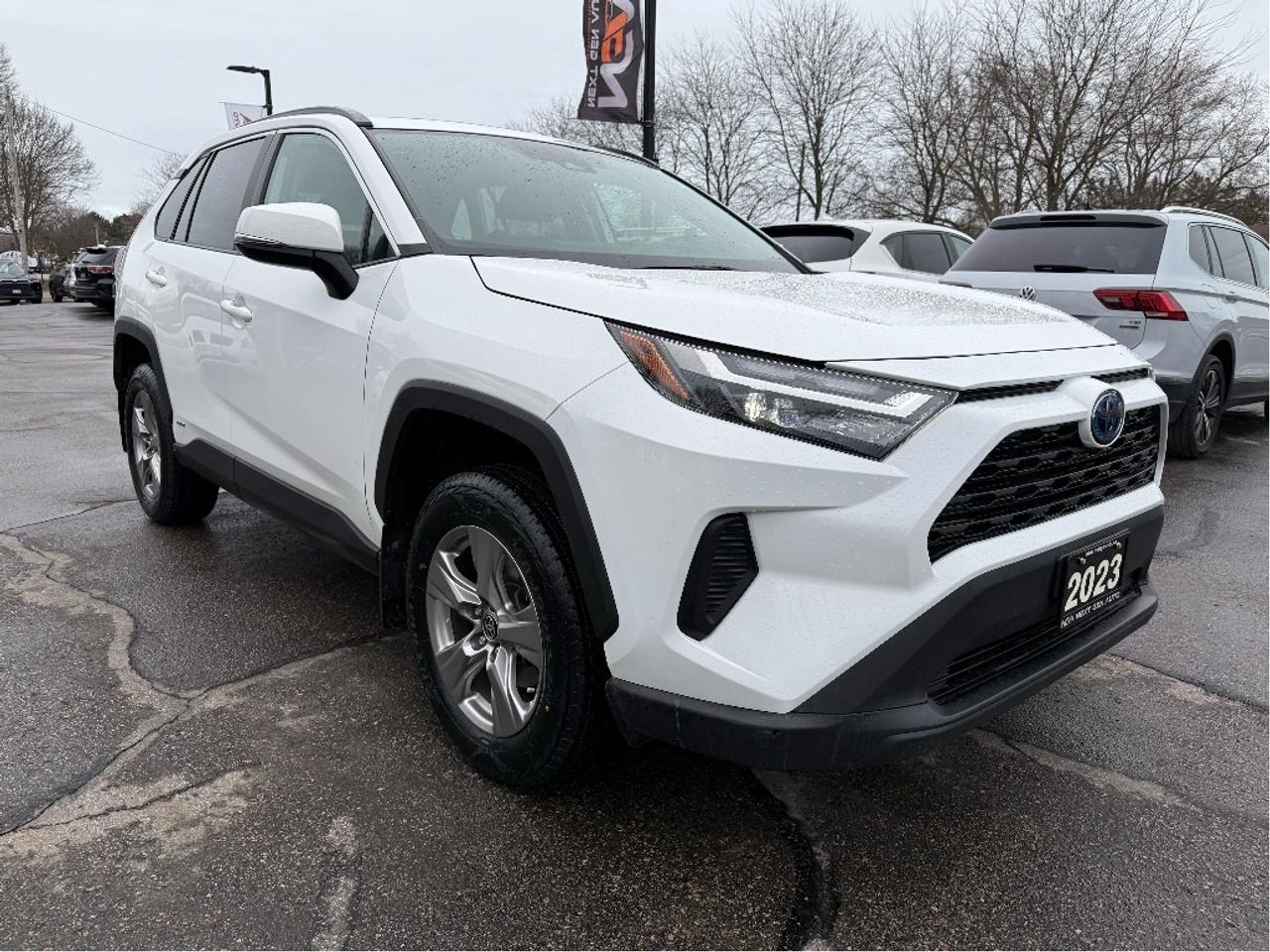 2023 Toyota RAV4 Hybrid XLE AWD HEATED STEERING ROOF ONE OWNER CLEA Photo