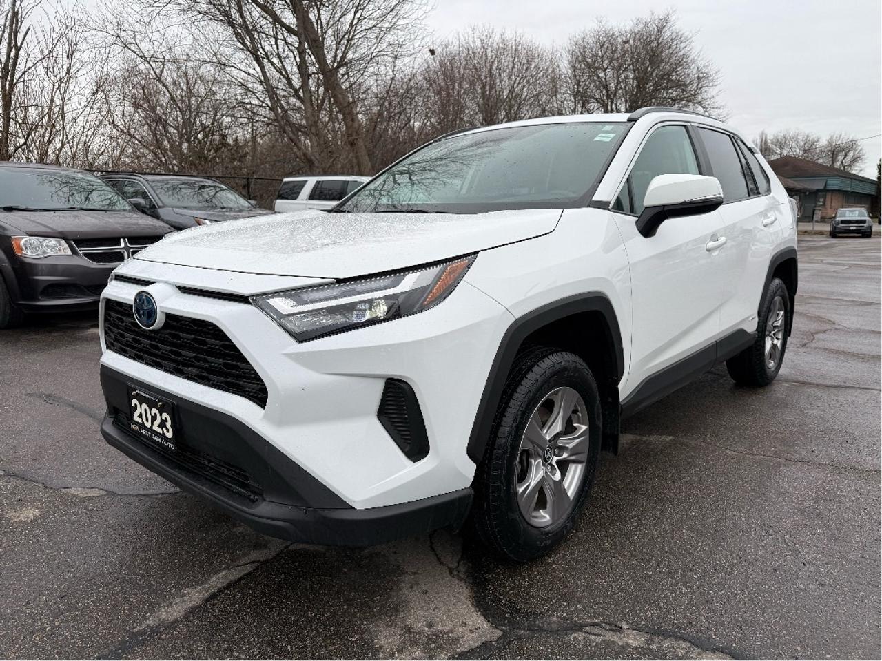 2023 Toyota RAV4 Hybrid XLE AWD HEATED STEERING ROOF ONE OWNER CLEA Photo