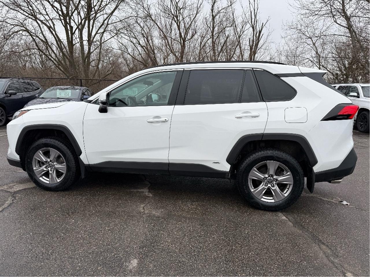 2023 Toyota RAV4 Hybrid XLE AWD HEATED STEERING ROOF ONE OWNER CLEA Photo