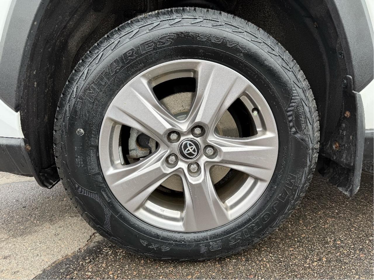 2023 Toyota RAV4 Hybrid XLE AWD HEATED STEERING ROOF ONE OWNER CLEA Photo