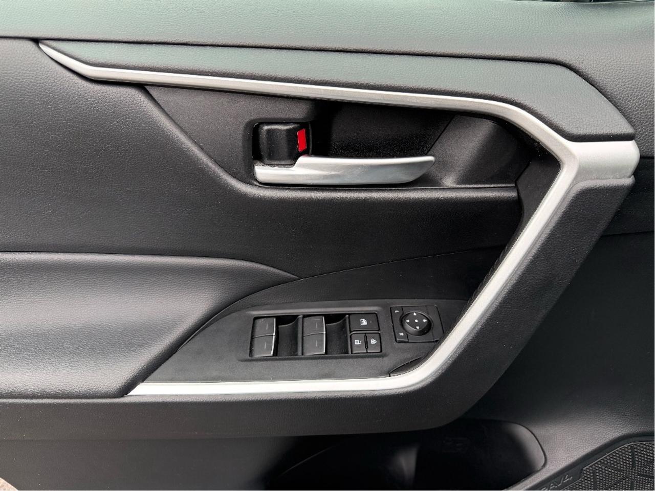 2023 Toyota RAV4 Hybrid XLE AWD HEATED STEERING ROOF ONE OWNER CLEA Photo