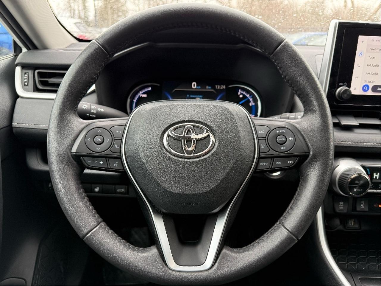 2023 Toyota RAV4 Hybrid XLE AWD HEATED STEERING ROOF ONE OWNER CLEA Photo