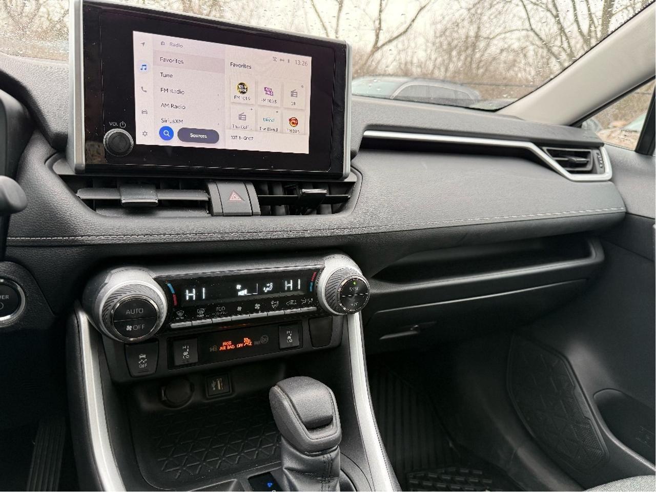 2023 Toyota RAV4 Hybrid XLE AWD HEATED STEERING ROOF ONE OWNER CLEA Photo