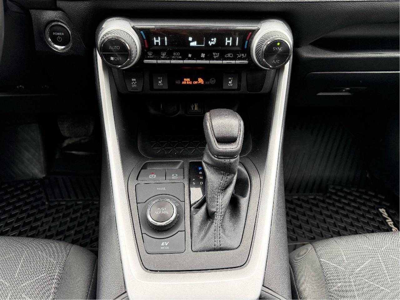 2023 Toyota RAV4 Hybrid XLE AWD HEATED STEERING ROOF ONE OWNER CLEA Photo