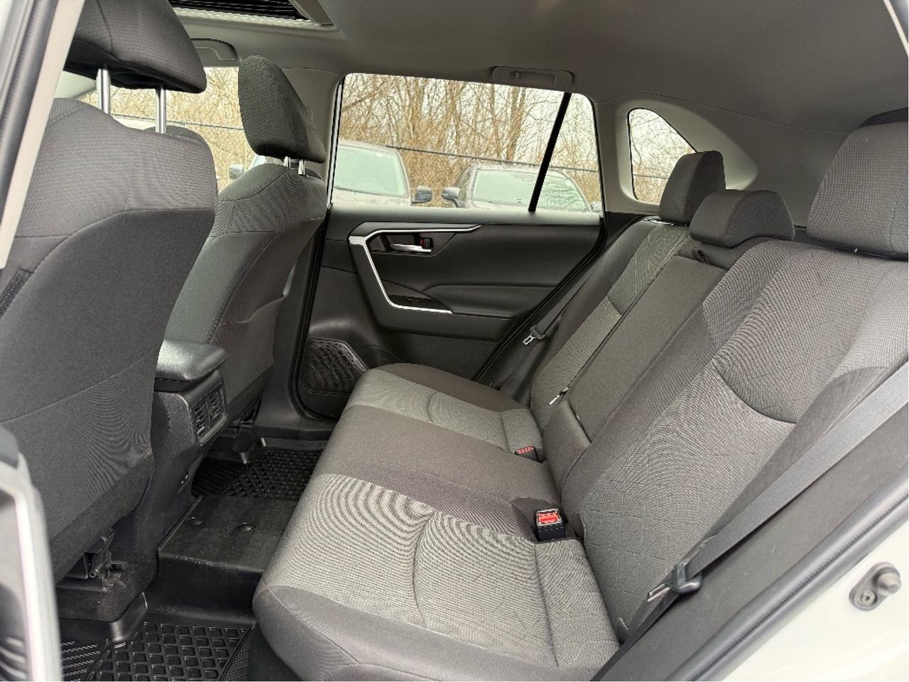 2023 Toyota RAV4 Hybrid XLE AWD HEATED STEERING ROOF ONE OWNER CLEA Photo