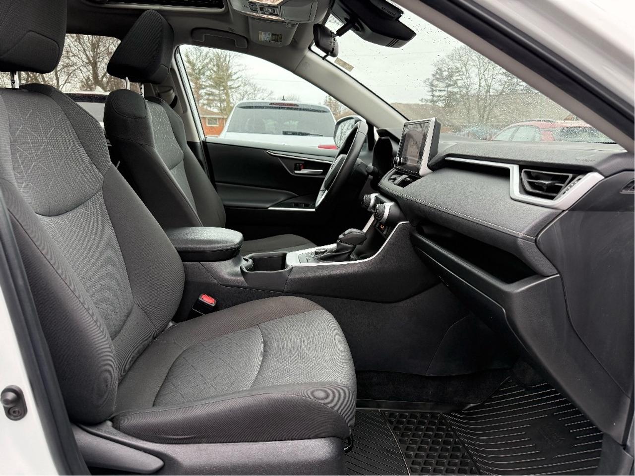 2023 Toyota RAV4 Hybrid XLE AWD HEATED STEERING ROOF ONE OWNER CLEA Photo