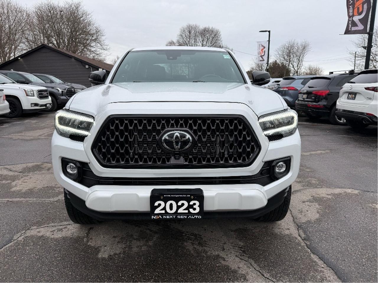 2023 Toyota Tacoma Nightshade V6 LEATHER NAV ROOF CLEAN CARFA Photo2