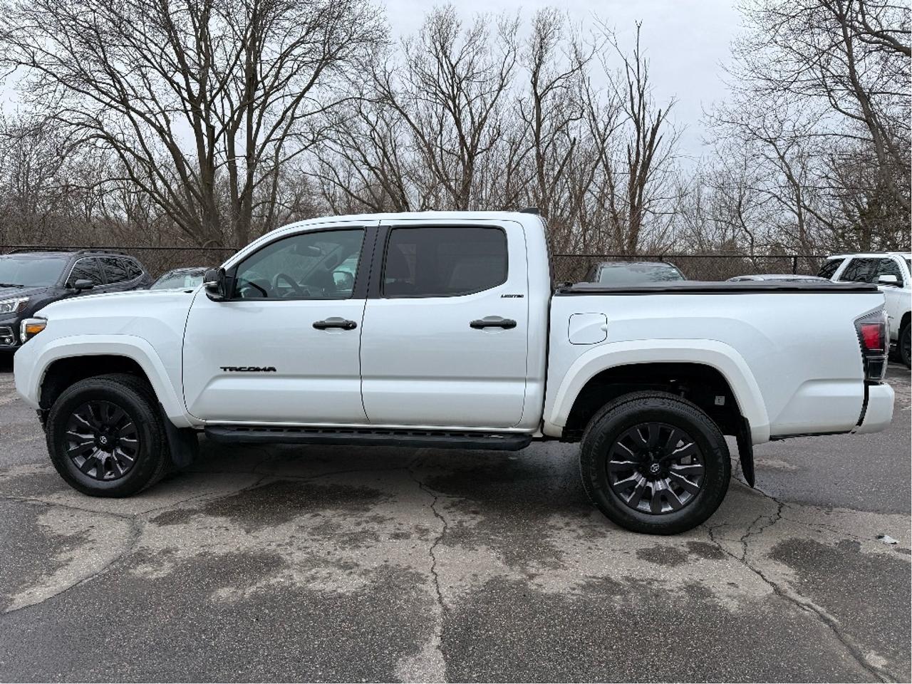 2023 Toyota Tacoma Nightshade V6 LEATHER NAV ROOF CLEAN CARFA Photo