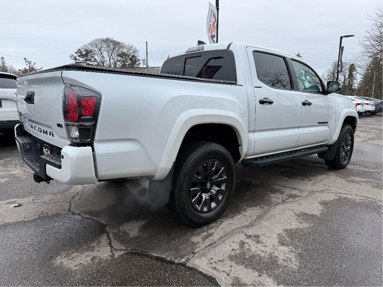 2023 Toyota Tacoma Nightshade V6 LEATHER NAV ROOF CLEAN CARFA Photo