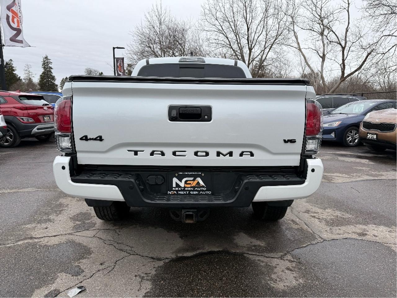 2023 Toyota Tacoma Nightshade V6 LEATHER NAV ROOF CLEAN CARFA Photo