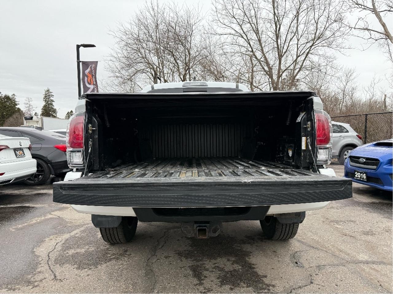 2023 Toyota Tacoma Nightshade V6 LEATHER NAV ROOF CLEAN CARFA Photo