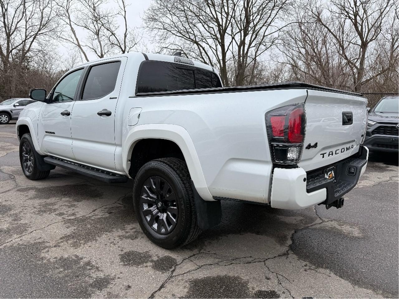 2023 Toyota Tacoma Nightshade V6 LEATHER NAV ROOF CLEAN CARFA Photo