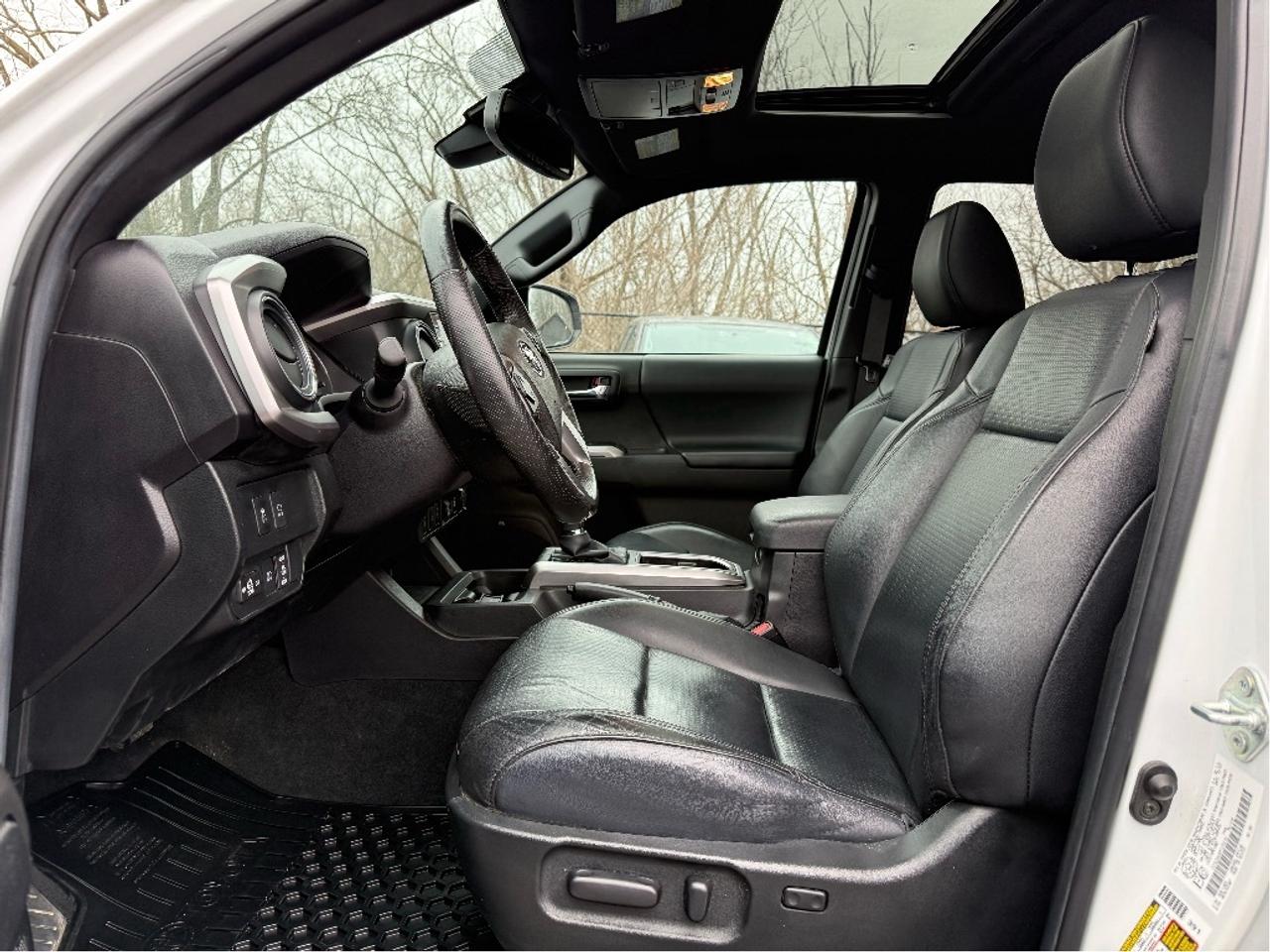 2023 Toyota Tacoma Nightshade V6 LEATHER NAV ROOF CLEAN CARFA Photo