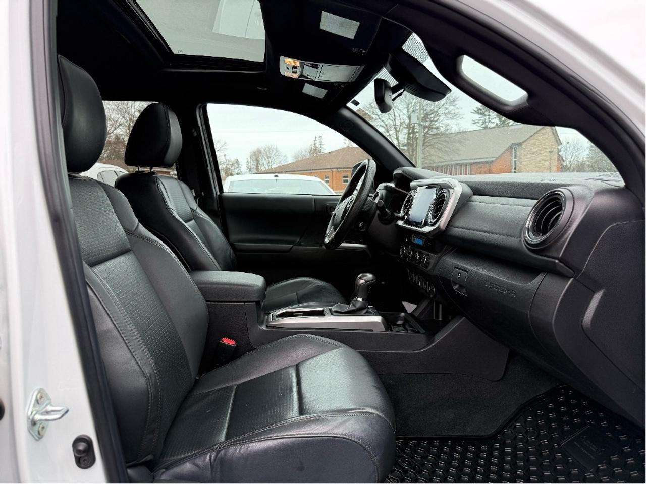 2023 Toyota Tacoma Nightshade V6 LEATHER NAV ROOF CLEAN CARFA Photo