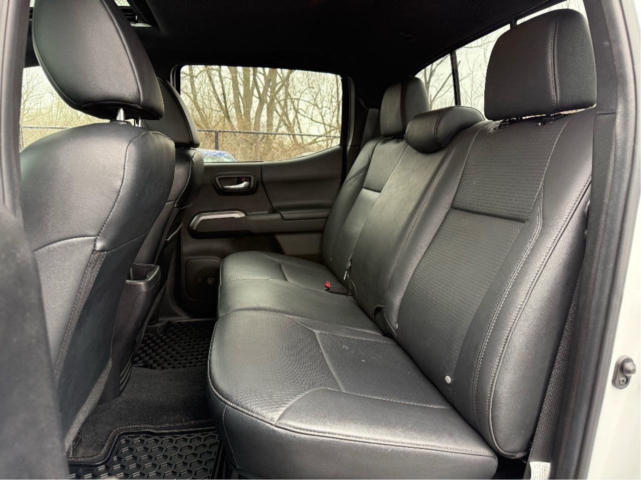 2023 Toyota Tacoma Nightshade V6 LEATHER NAV ROOF CLEAN CARFA Photo