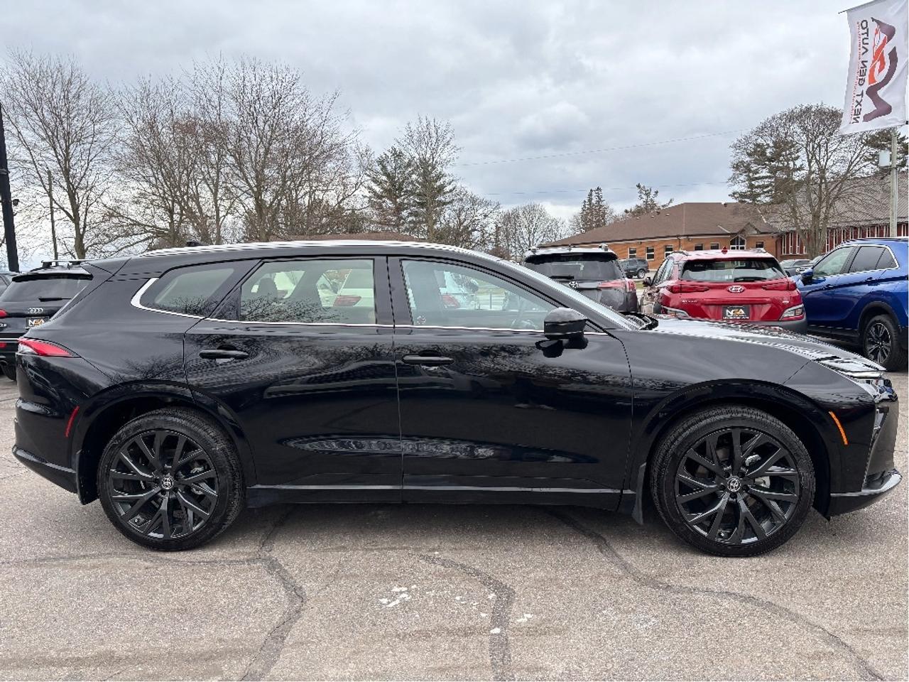 2025 Toyota Crown Signia Limited AWD ONLY 1194 KM!! TAN LEATHER PANO RO Photo