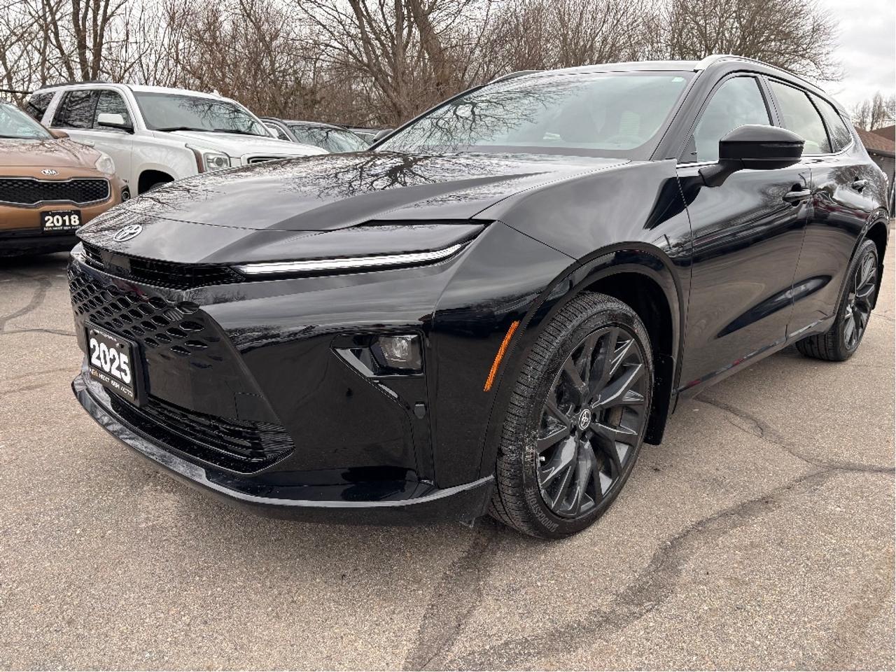 2025 Toyota Crown Signia Limited AWD ONLY 1194 KM!! TAN LEATHER PANO RO Photo