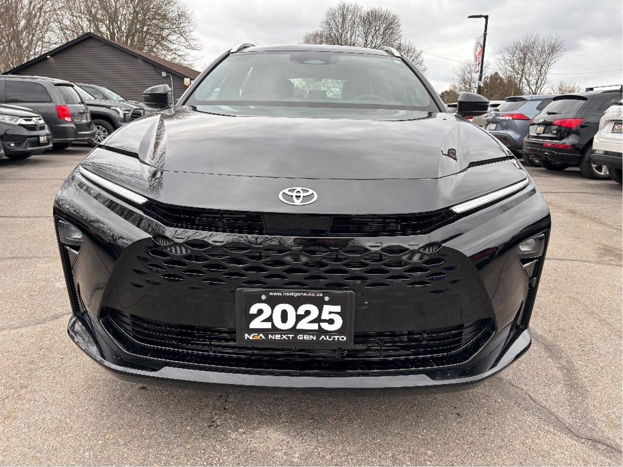 2025 Toyota Crown Signia Limited AWD ONLY 1194 KM!! TAN LEATHER PANO RO Photo