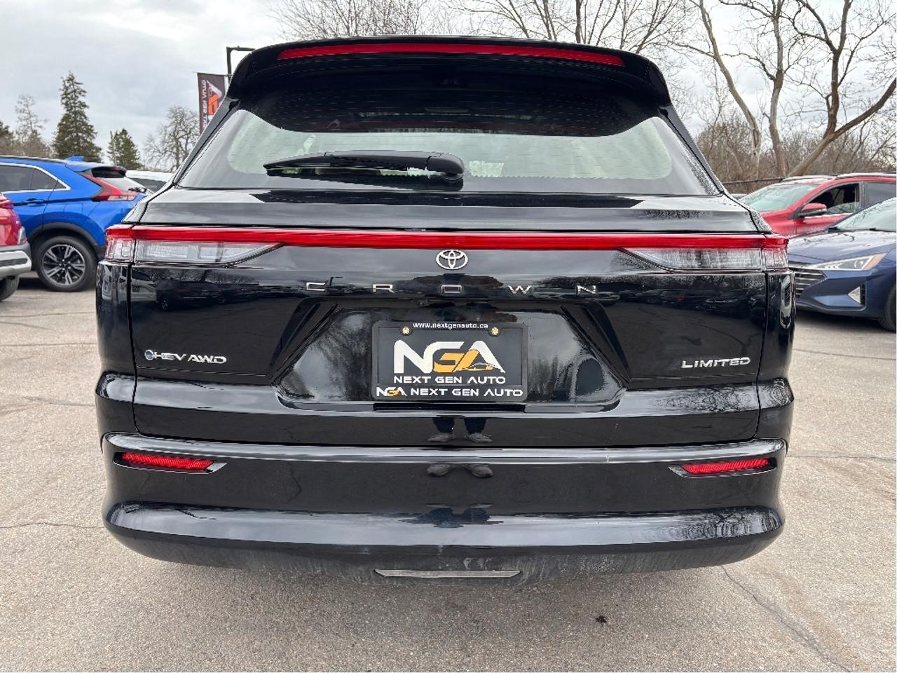 2025 Toyota Crown Signia Limited AWD ONLY 1194 KM!! TAN LEATHER PANO RO Photo