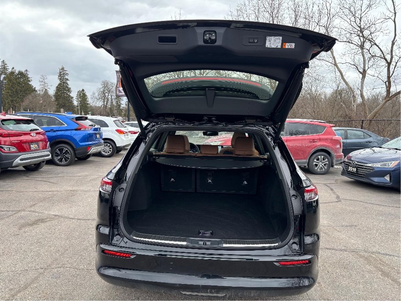 2025 Toyota Crown Signia Limited AWD ONLY 1194 KM!! TAN LEATHER PANO RO Photo