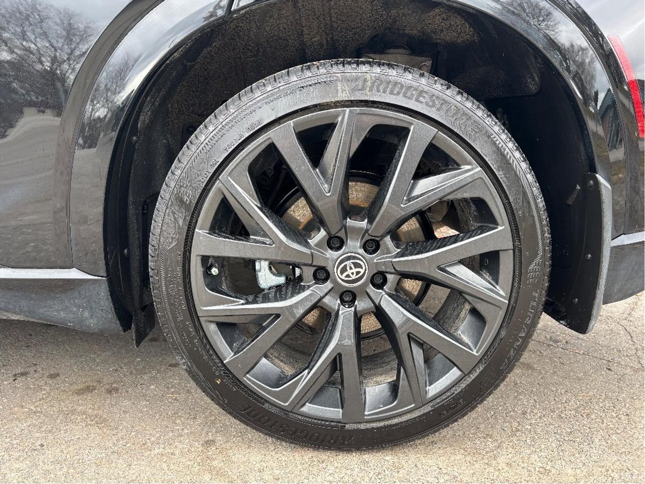 2025 Toyota Crown Signia Limited AWD ONLY 1194 KM!! TAN LEATHER PANO RO Photo