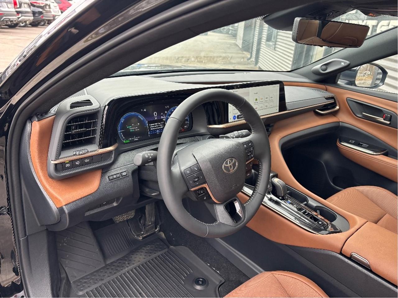 2025 Toyota Crown Signia Limited AWD ONLY 1194 KM!! TAN LEATHER PANO RO Photo