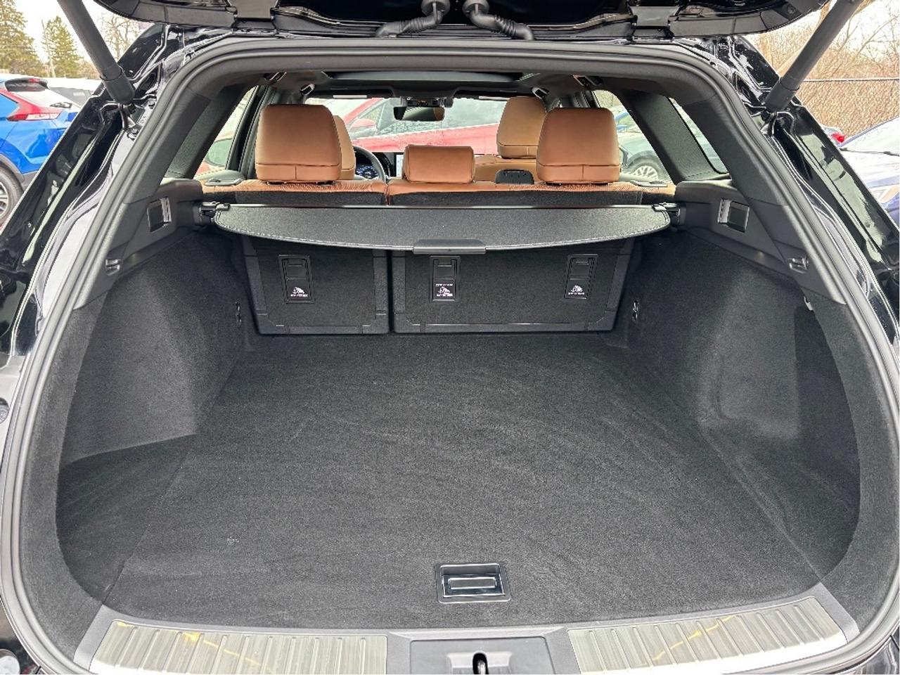 2025 Toyota Crown Signia Limited AWD ONLY 1194 KM!! TAN LEATHER PANO RO Photo