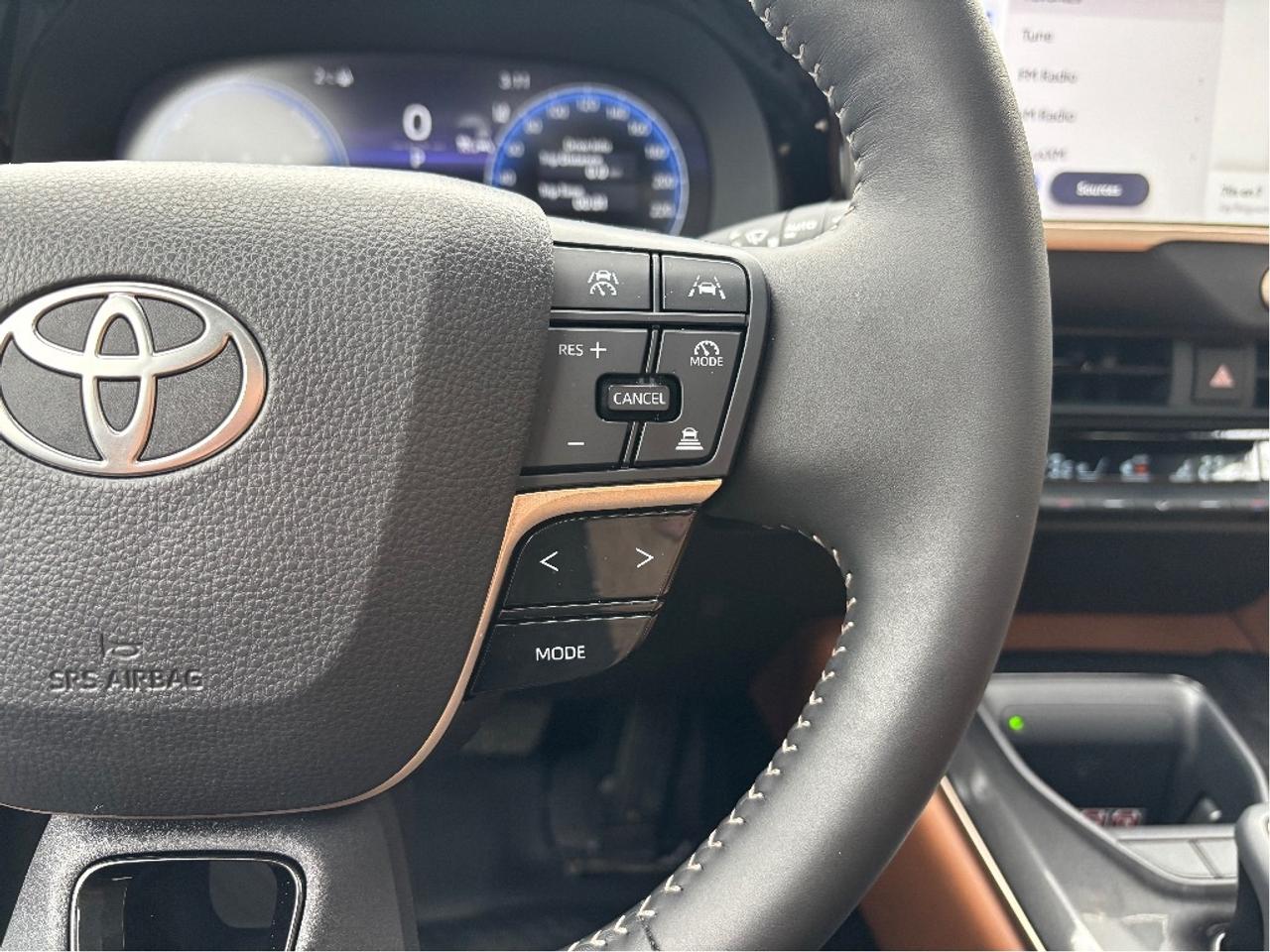 2025 Toyota Crown Signia Limited AWD ONLY 1194 KM!! TAN LEATHER PANO RO Photo