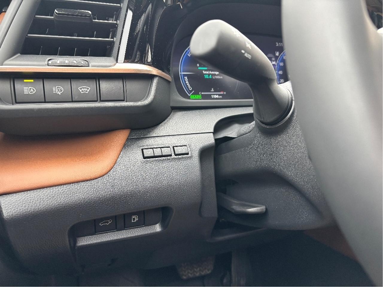 2025 Toyota Crown Signia Limited AWD ONLY 1194 KM!! TAN LEATHER PANO RO Photo