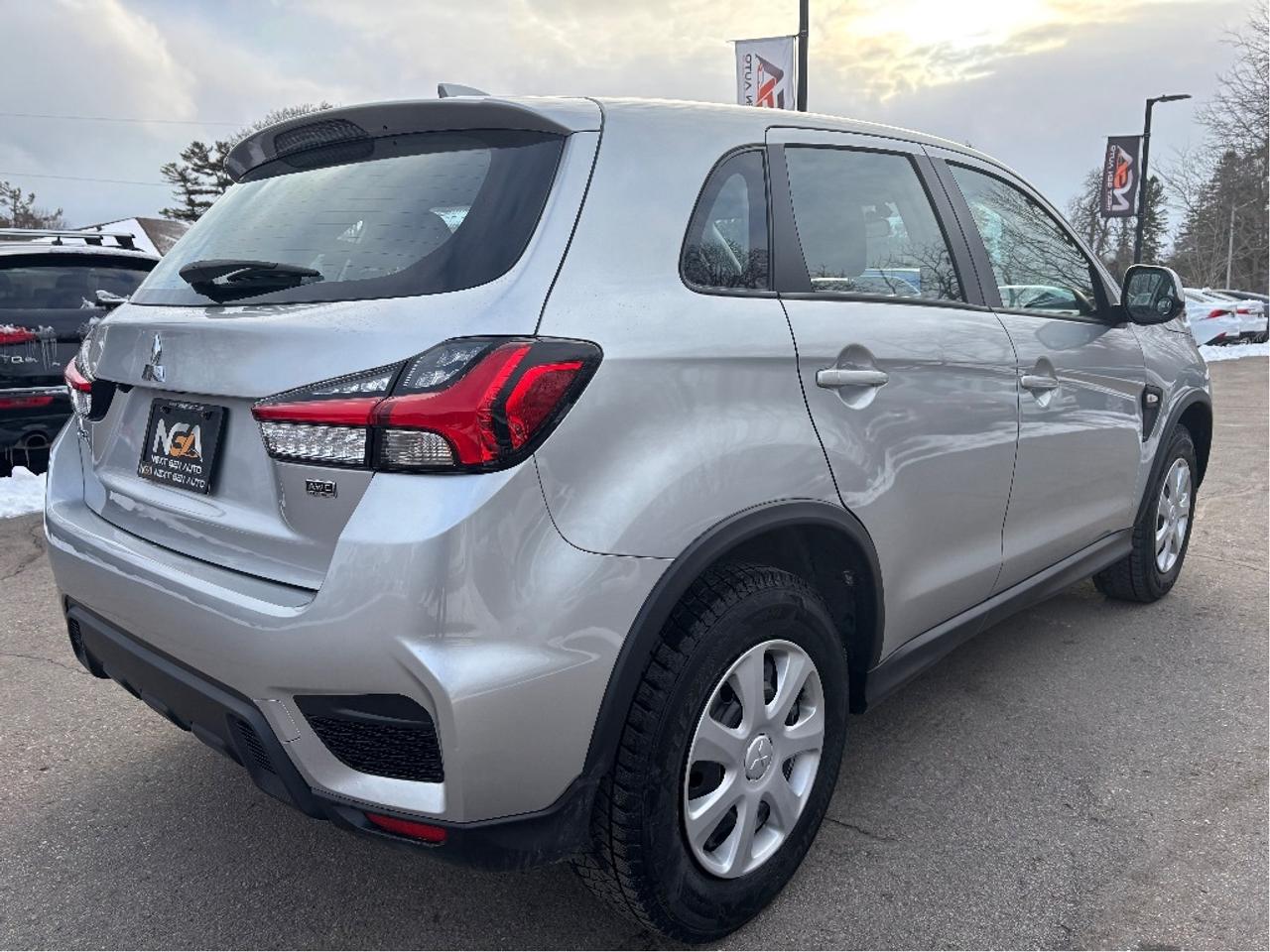 2024 Mitsubishi RVR ES 4WD CARPLAY HEATED SEATS CLEAN CARFAX Photo