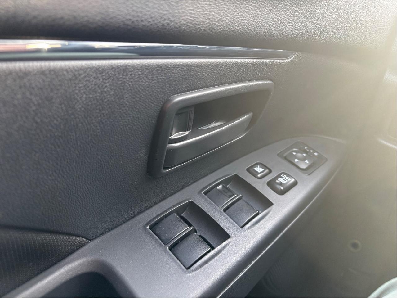 2024 Mitsubishi RVR ES 4WD CARPLAY HEATED SEATS CLEAN CARFAX Photo