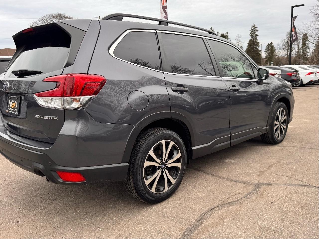 2020 Subaru Forester Limited AWD LEATHER ROOF NAV MEMORY SEAT Photo