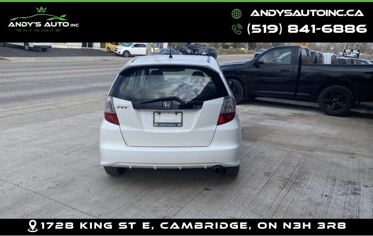2010 Honda Fit SPORT ! ONE OWNER ! NO ACCIDENTS ! AUTO ! Photo
