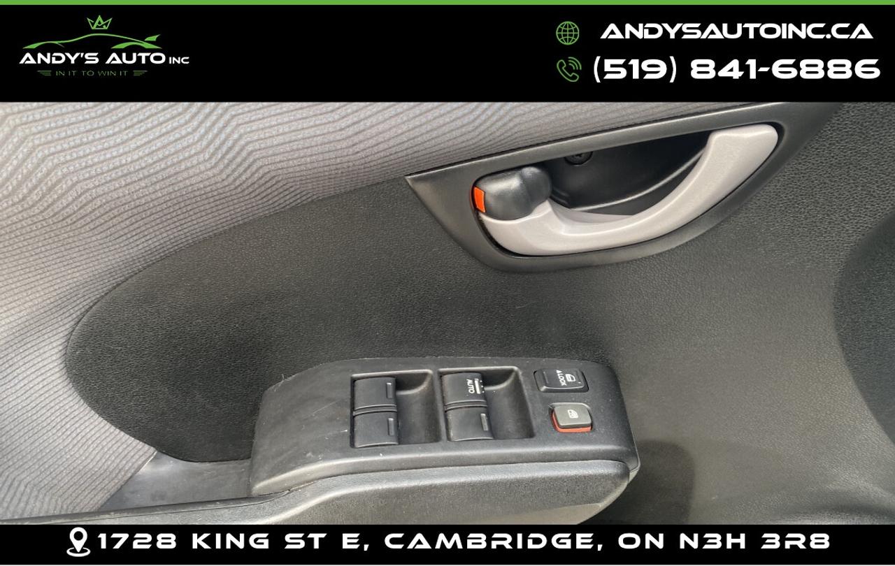 2010 Honda Fit SPORT ! ONE OWNER ! NO ACCIDENTS ! AUTO ! Photo