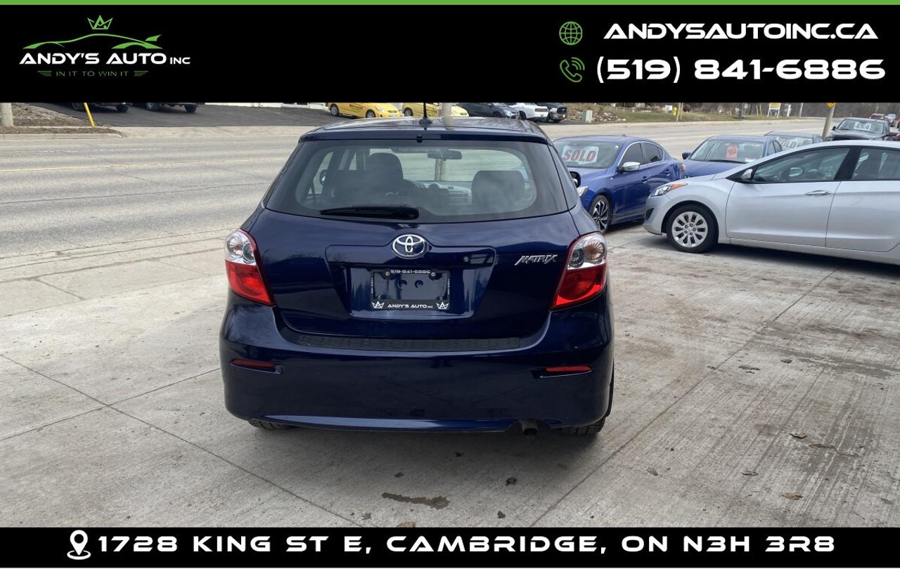 2011 Toyota Matrix NO ACCIDENTS ! AUTOMATIC ! TOYOTA SERVICED Photo