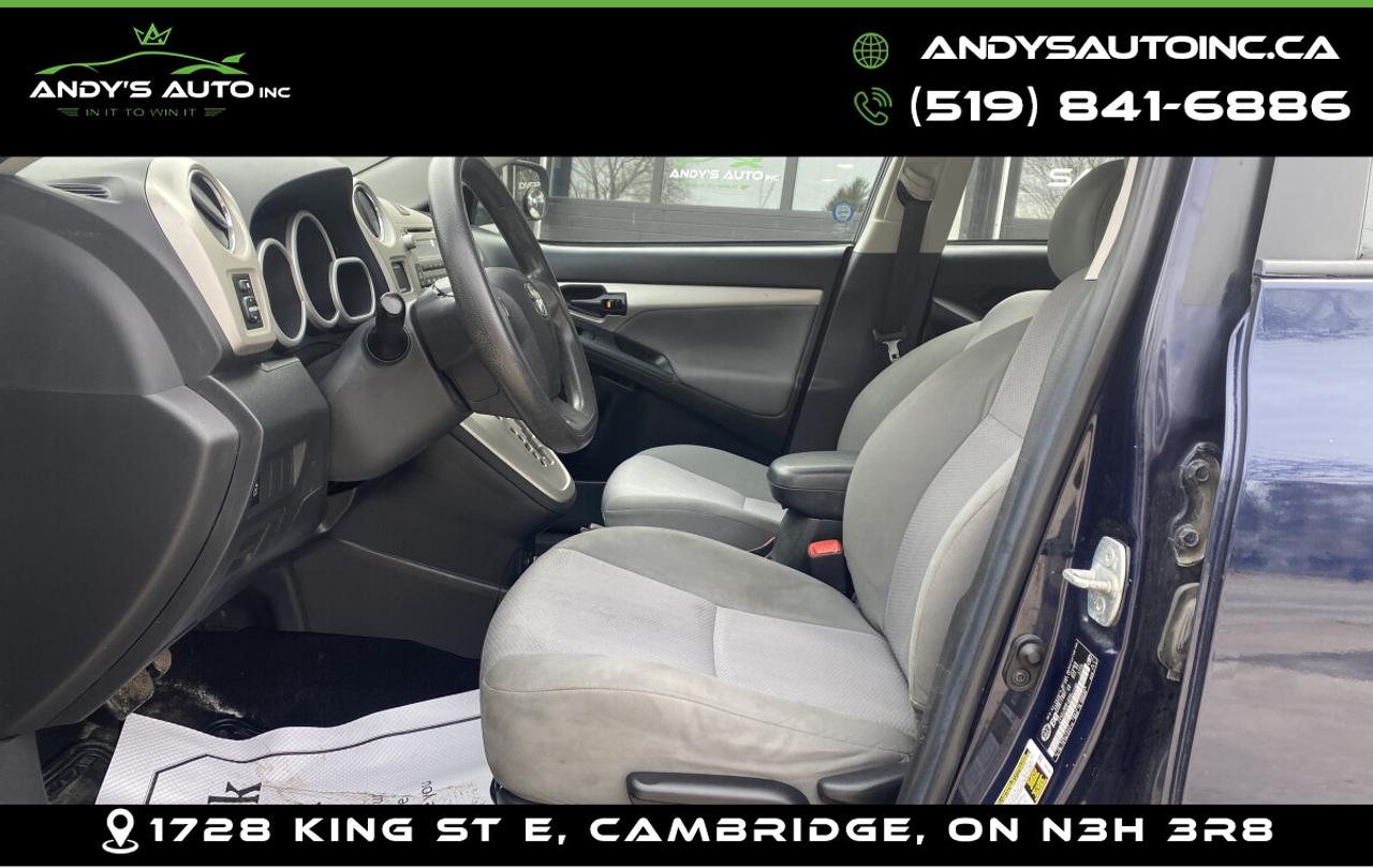 2011 Toyota Matrix NO ACCIDENTS ! AUTOMATIC ! TOYOTA SERVICED Photo