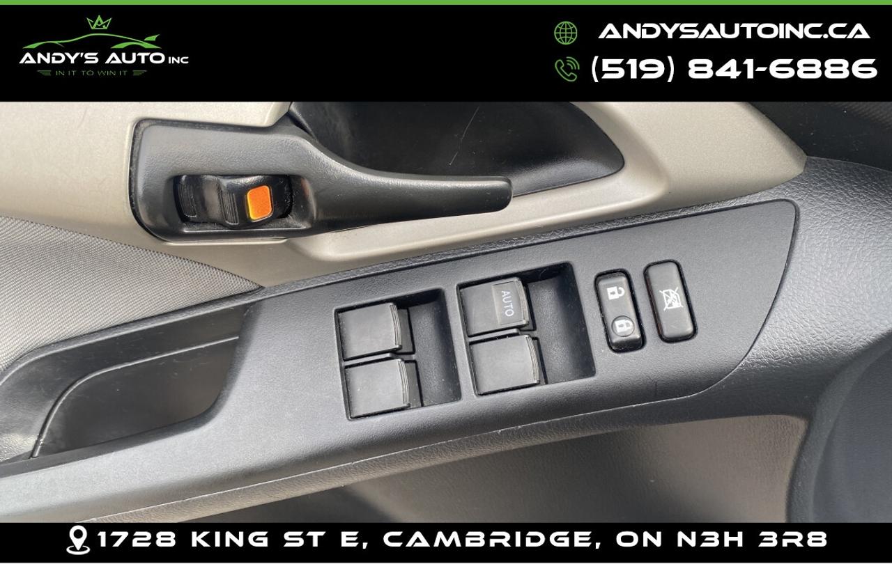 2011 Toyota Matrix NO ACCIDENTS ! AUTOMATIC ! TOYOTA SERVICED Photo