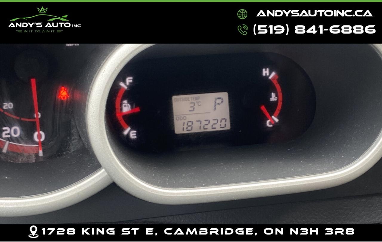 2011 Toyota Matrix NO ACCIDENTS ! AUTOMATIC ! TOYOTA SERVICED Photo