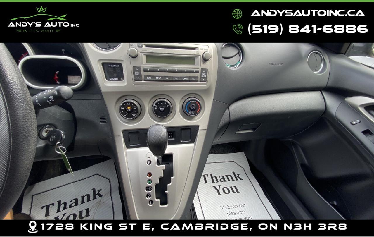 2011 Toyota Matrix NO ACCIDENTS ! AUTOMATIC ! TOYOTA SERVICED Photo