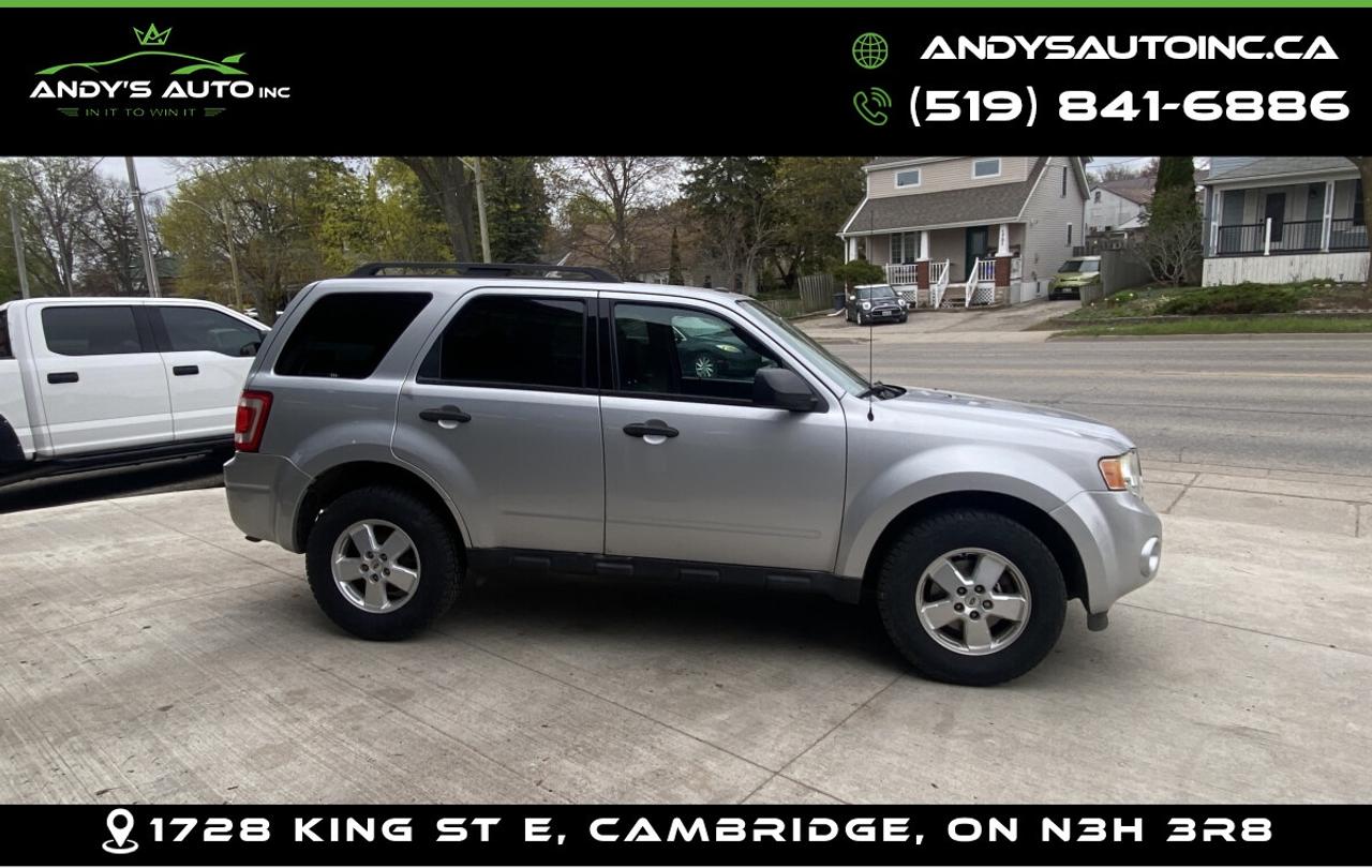 2012 Ford Escape XLT ! 4X4 ! NO ACCIDENTS ! V6 Photo3