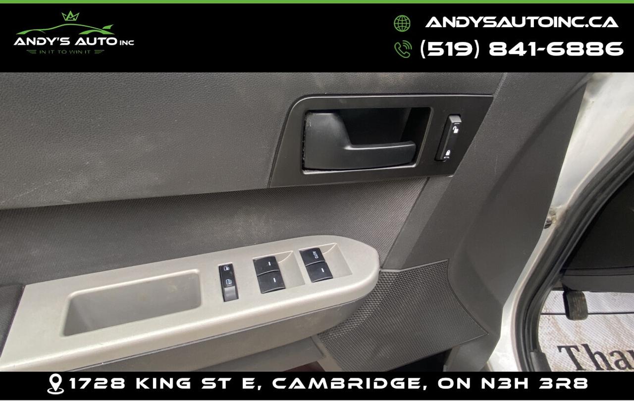 2012 Ford Escape XLT ! 4X4 ! NO ACCIDENTS ! V6 Photo