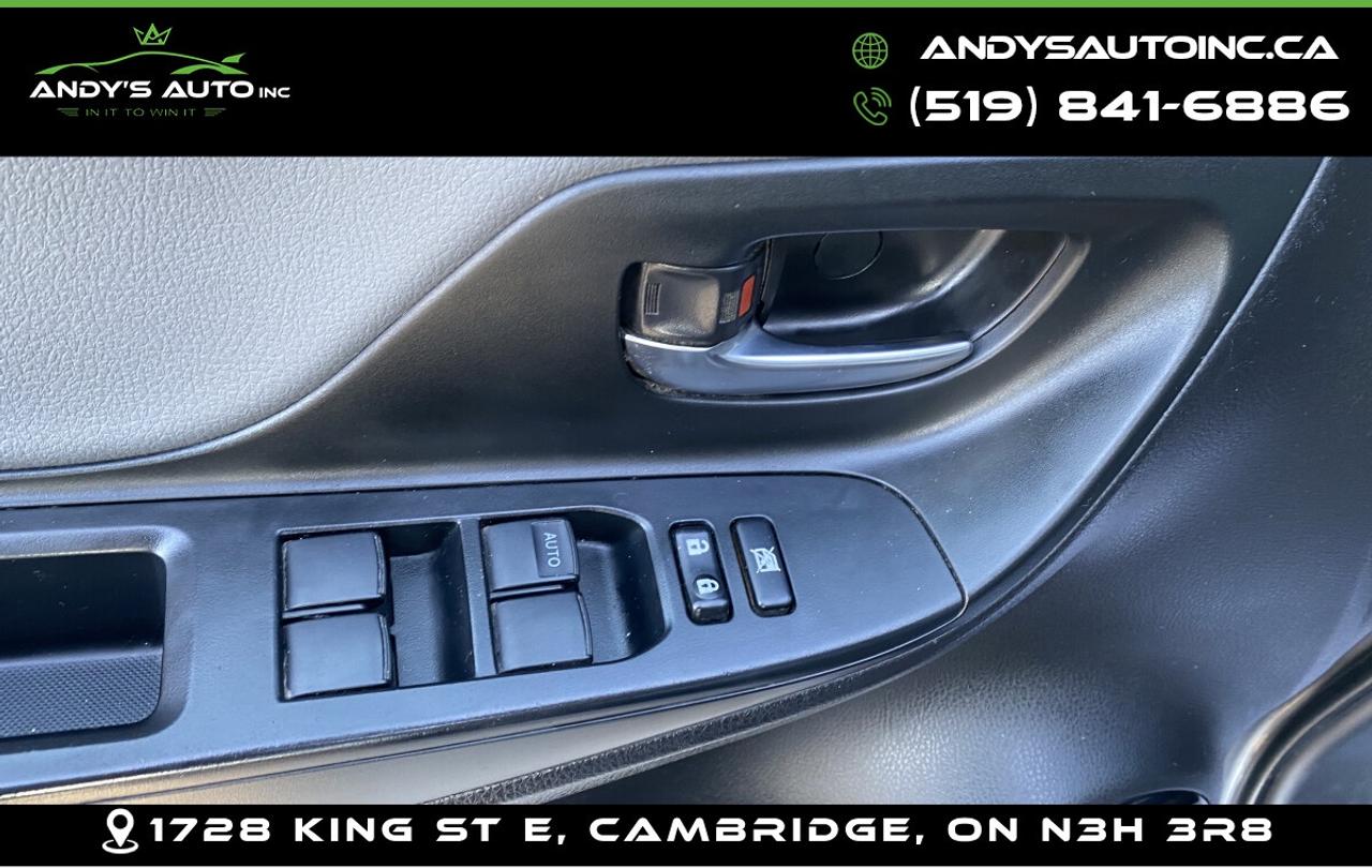 2018 Toyota Yaris LE ! ONE OWNER ! NO ACCIDENTS ! Photo