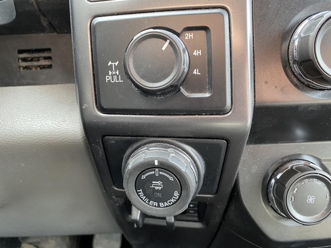 2019 Ford F-150 XLT CREW CAB STD BED 4WD SUPERCREW Photo