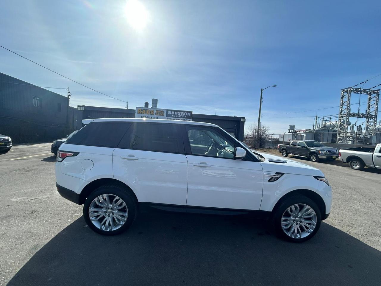 2014 Land Rover Range Rover Sport HSE Photo2