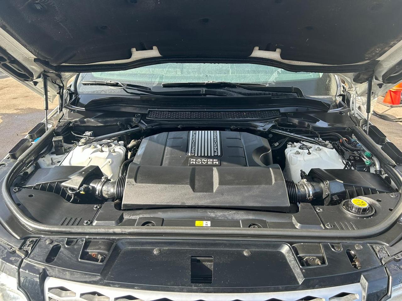 2014 Land Rover Range Rover Sport HSE Photo