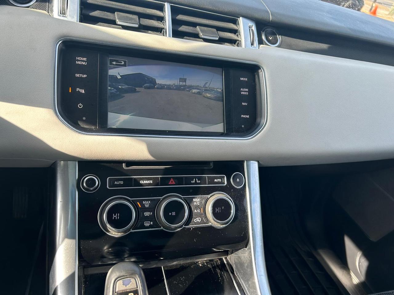 2014 Land Rover Range Rover Sport HSE Photo