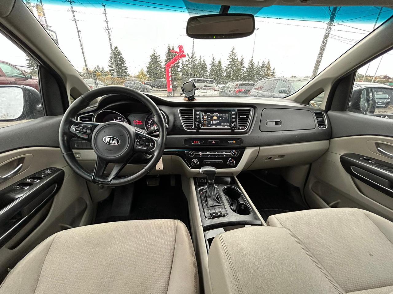 2017 Kia Sedona LX Photo